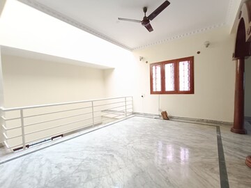 Room in 4 BHK Independent House at Hsr Layout – for Rent