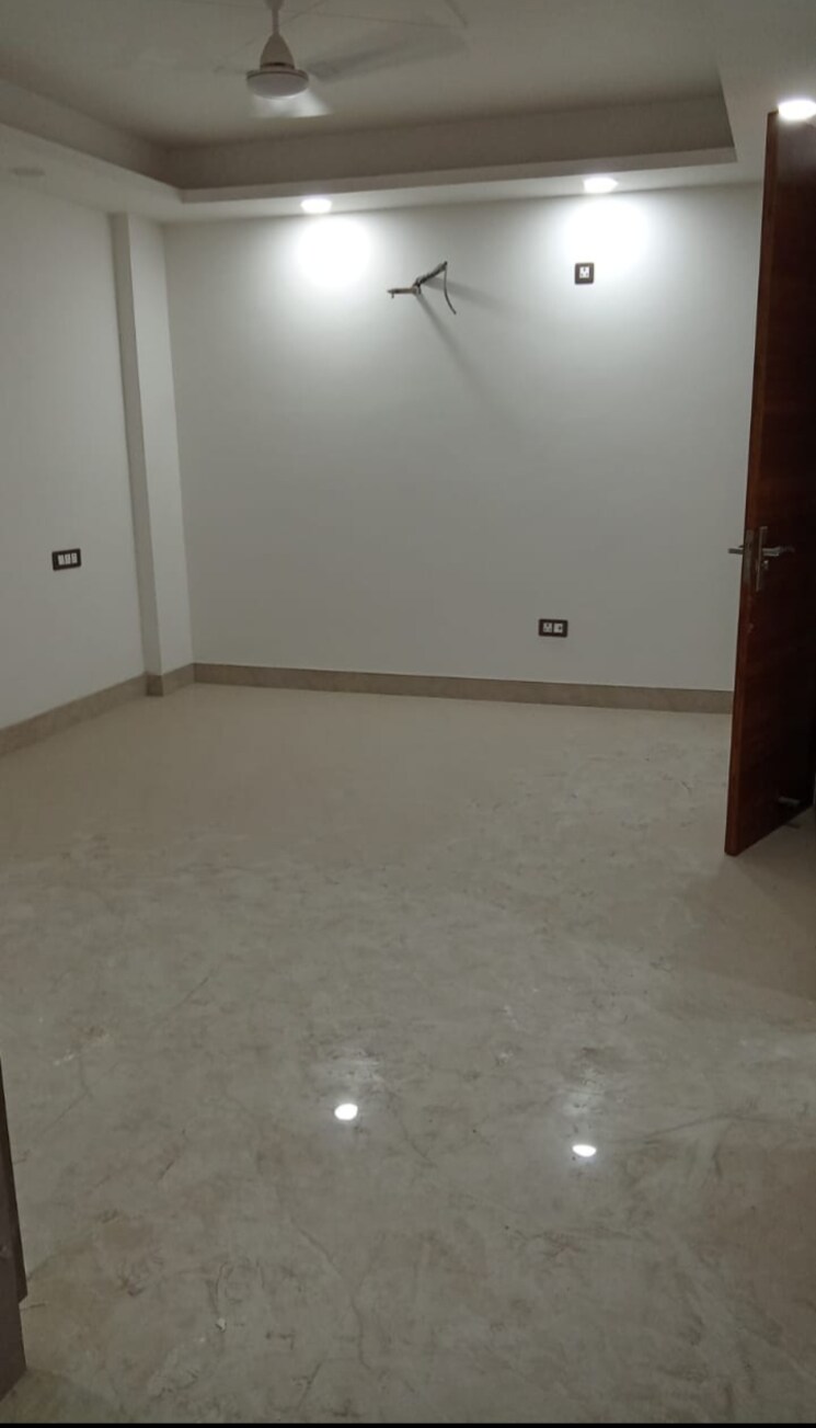 Room, freedom fighters enclave 4 Bedroom 1810 Sq.Ft. Builder Floor In Freedom Fighters Enclave Delhi 9709724