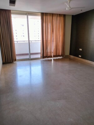 Room in 5 BHK Apartment at Salcon The Verandas, Sector 54 – for Rent