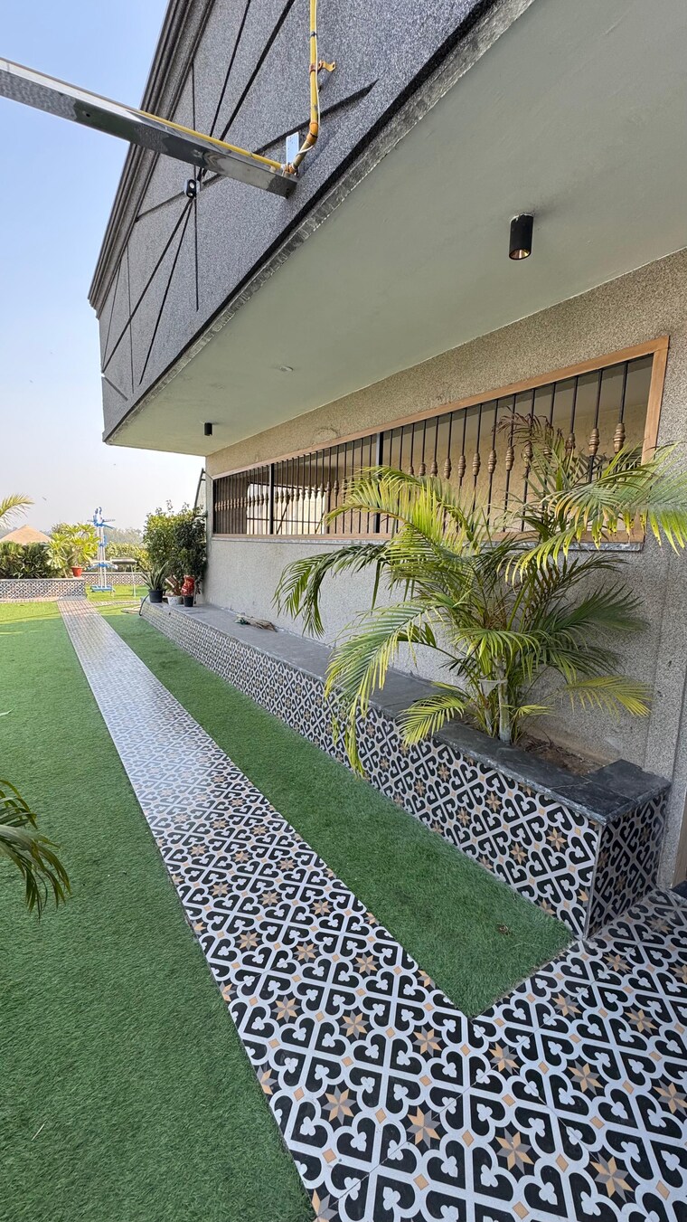 Balcony, sultanpur 3 Bedroom 1400 Sq.Ft. Apartment In Sultanpur Delhi 9709894