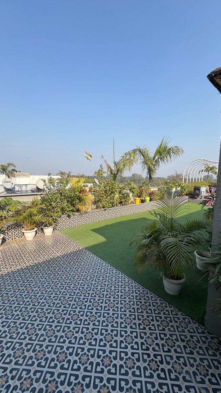 Garden, sultanpur 3 Bedroom 1400 Sq.Ft. Apartment In Sultanpur Delhi 9709894