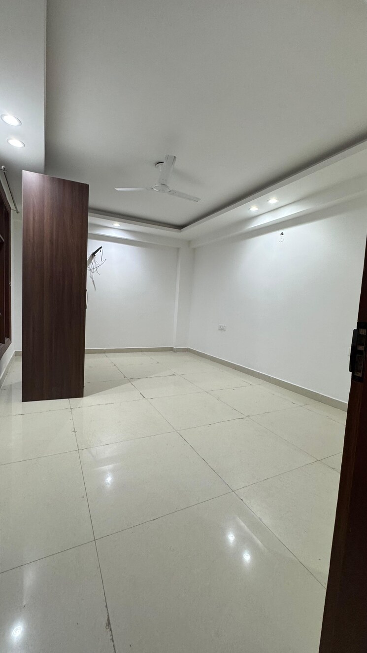 Room, sultanpur 3 Bedroom 1400 Sq.Ft. Apartment In Sultanpur Delhi 9709894