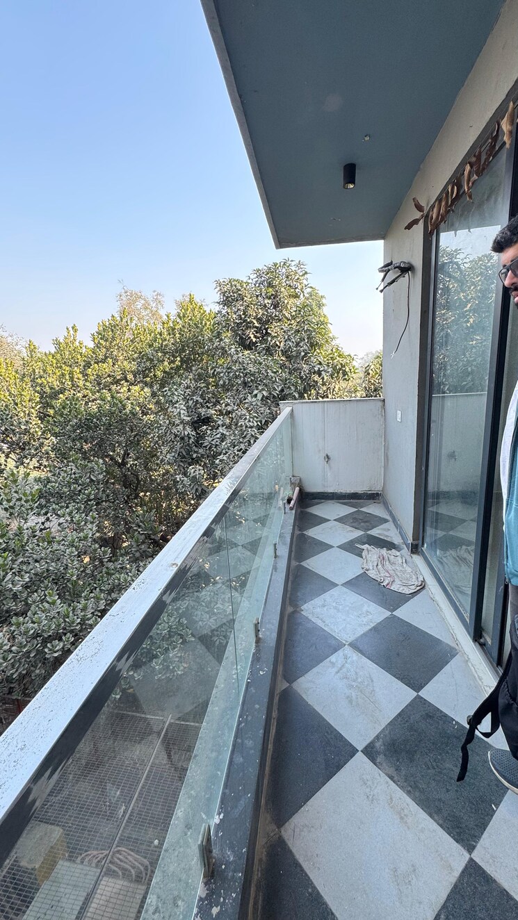 Balcony, sultanpur 3 Bedroom 1400 Sq.Ft. Apartment In Sultanpur Delhi 9709894