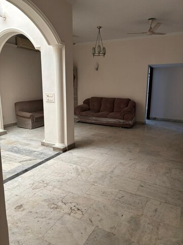 Bathroom in 6+ BHK Villa at Sector 72 – for Rent