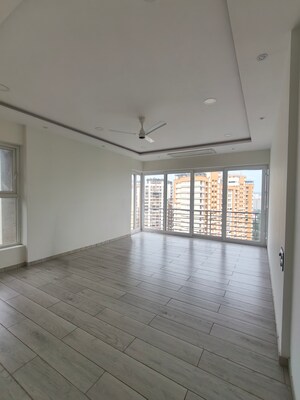 Bedroom in 5 BHK Apartment at Raunak Viraj Tower Thane, Pokhran Road No Two – for Rent