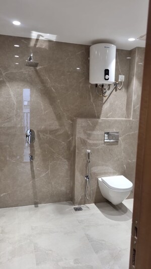 Bathroom in 5 BHK Apartment at Vipul Tatvam Villas, Sector 48 – for Rent