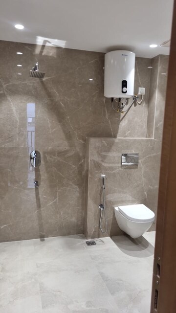 Bathroom in 5 BHK Apartment at Vipul Tatvam Villas, Sector 48 – for Rent