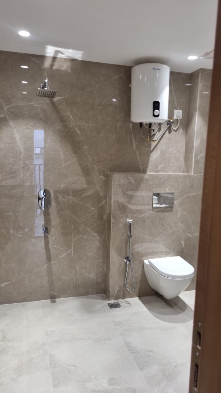 Bathroom, vipul-tatvam-villas 5 Bedroom 6759 Sq.Ft. Apartment In Sector 48 Gurgaon 9709289