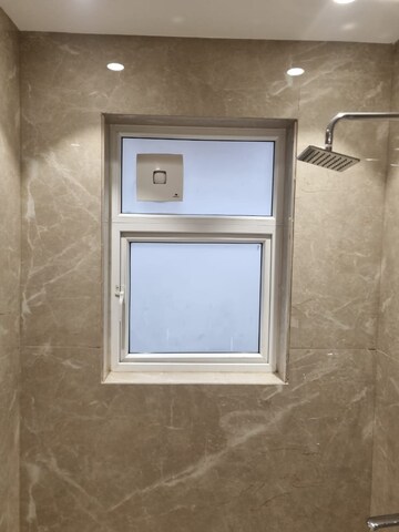 Room in 4 BHK Apartment at Vipul Tatvam Villas, Sector 48 – for Rent