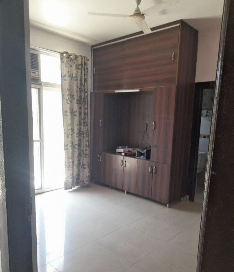 Room, amrapali-platinum 3.5 Bedroom 1775 Sq.Ft. Apartment In Sector 119 Noida 9709670
