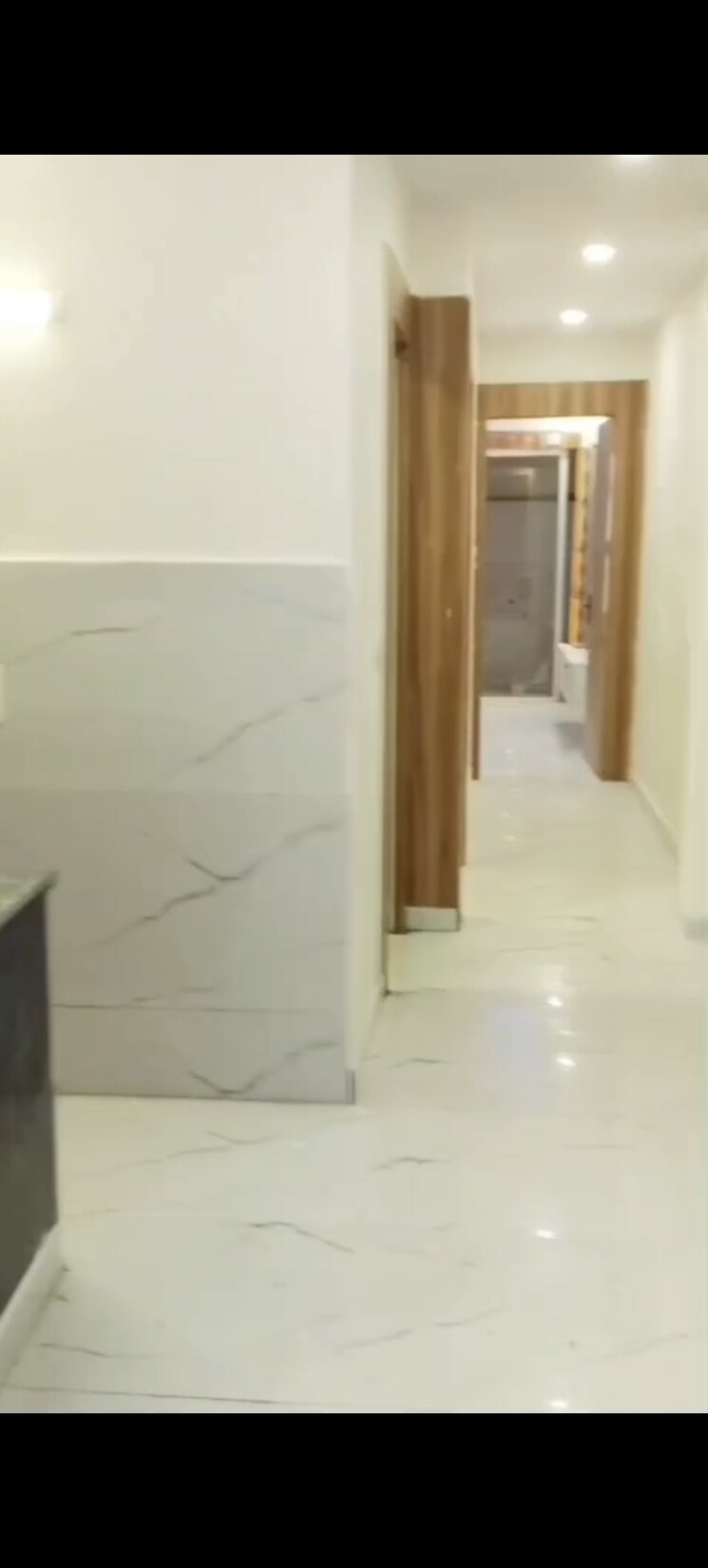 Room, vaishali sector 5 2 Bedroom 83 Sq.Yd. Builder Floor In Vaishali Sector 5 Ghaziabad 9709723