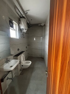 Bathroom in 1 BHK Builder Floor at DLF City Phase III, Sector 24 – for Rent