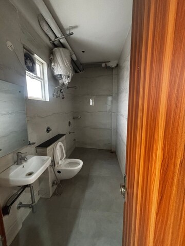 Bathroom in 1 BHK Builder Floor at DLF City Phase III, Sector 24 – for Rent