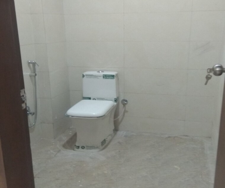 Bathroom, chattarpur 2 Bedroom 875 Sq.Ft. Apartment In Chattarpur Delhi 9709898