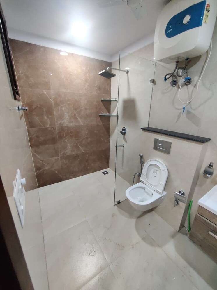 Bathroom, central-park-resorts 4 Bedroom 3880 Sq.Ft. Apartment In Sector 48 Gurgaon 9709886