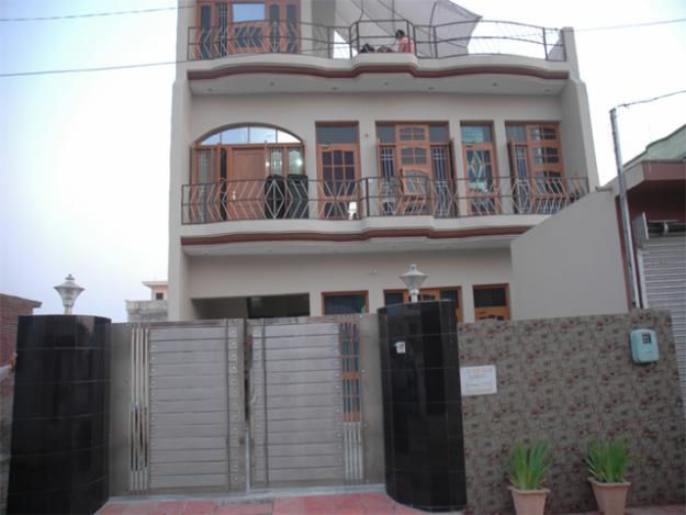 3 BHK + Pooja Room Independent House For Rent in Sector 4