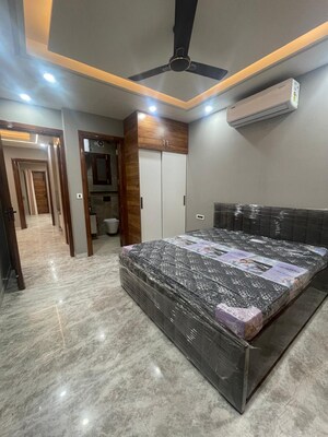 Bedroom in 4 BHK Apartment at Central Park Resorts, Sector 48 – for Rent