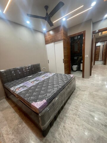 Bedroom in 4 BHK Apartment at Central Park Resorts, Sector 48 – for Rent
