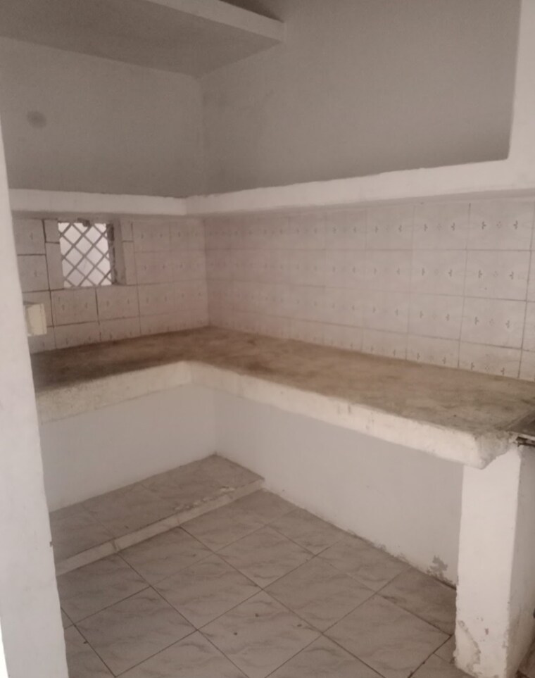 Room, aliganj 1 Bedroom 480 Sq.Ft. Villa In Aliganj Lucknow 9710029