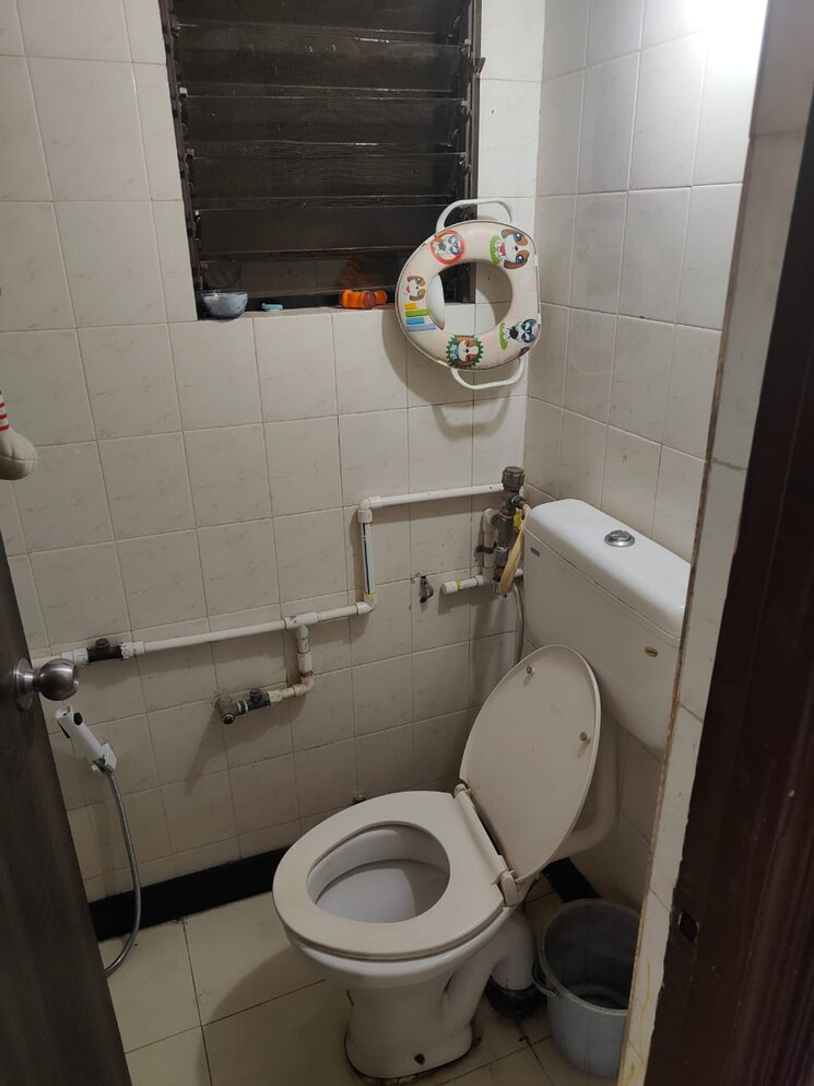 Bathroom, viman nagar 1 Bedroom 500 Sq.Ft. Apartment In Viman Nagar Pune 9710080