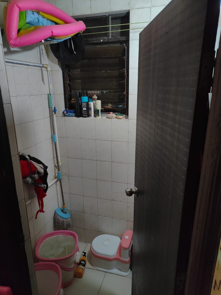 Bathroom, viman nagar 1 Bedroom 500 Sq.Ft. Apartment In Viman Nagar Pune 9710080