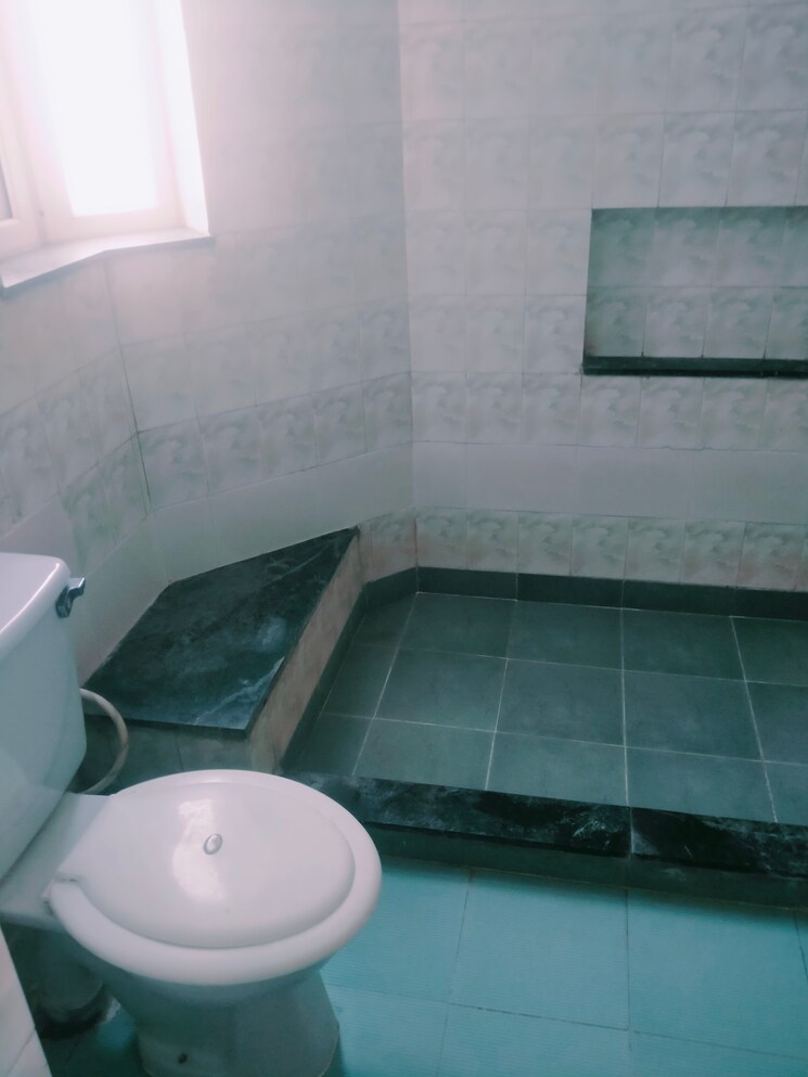 Bathroom, unitech-palms 2 Bedroom 1218 Sq.Ft. Apartment In South City 1 Gurgaon 9710199