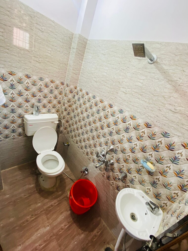 Bathroom, vivekanandapuri Pg For Boys & Girls In Vivekanandapuri 9710196