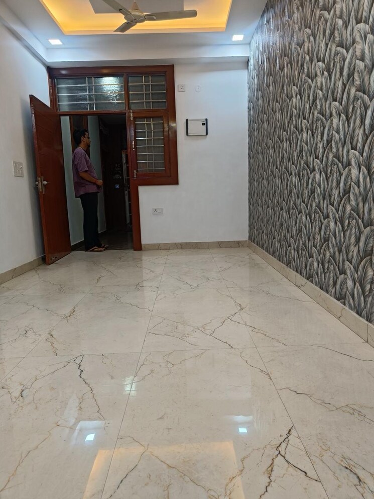Room, gyan khand i 3 Bedroom 1200 Sq.Ft. Builder Floor In Gyan Khand I Ghaziabad 9710192