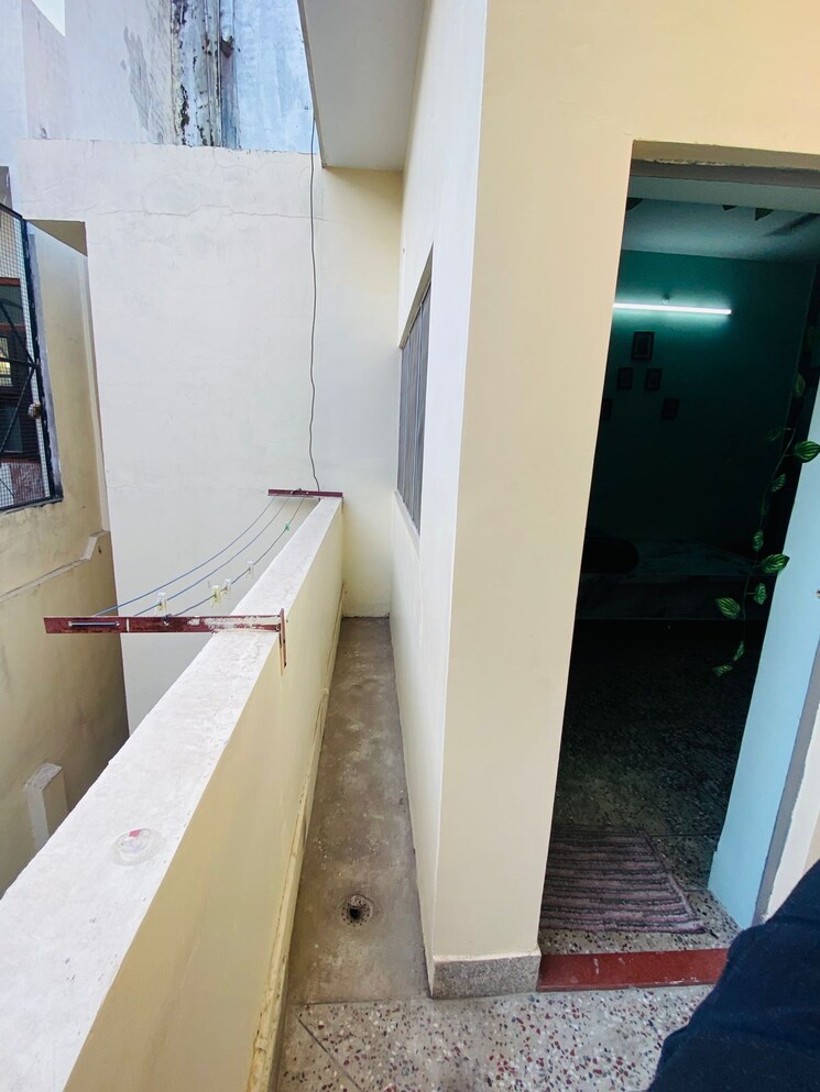 Room, viram khand Pg For Boys & Girls In Viram Khand 9710220