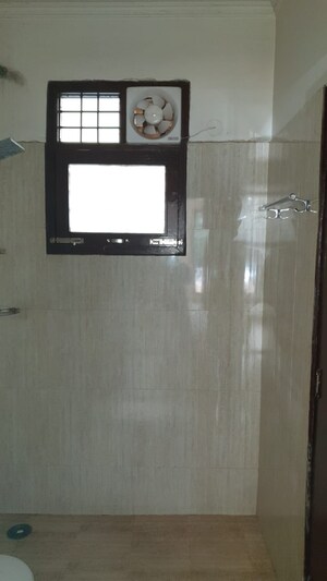 Room in 3 BHK Independent House at Sector 4 – for Rent