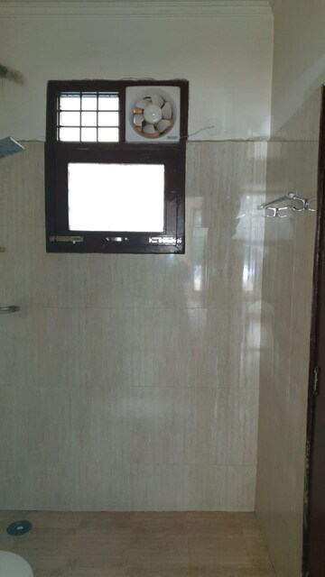 Room in 3 BHK Independent House at Sector 4 – for Rent