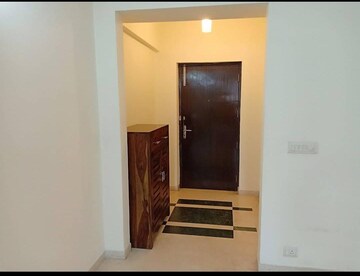 Room in 4 BHK Apartment at DLF The Icon, Dlf Phase V – for Rent