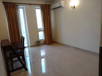 Room in 4 BHK Apartment at DLF The Icon, Dlf Phase V – for Rent