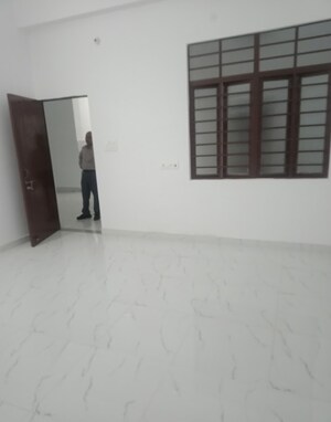 Room in 2 BHK Villa at Jankipuram – for Rent