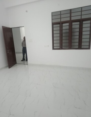 Room in 2 BHK Villa at Jankipuram – for Rent