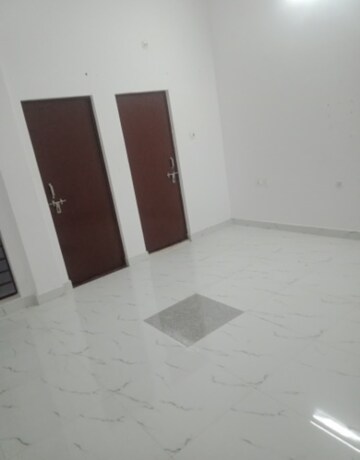 Room in 2 BHK Villa at Jankipuram – for Rent