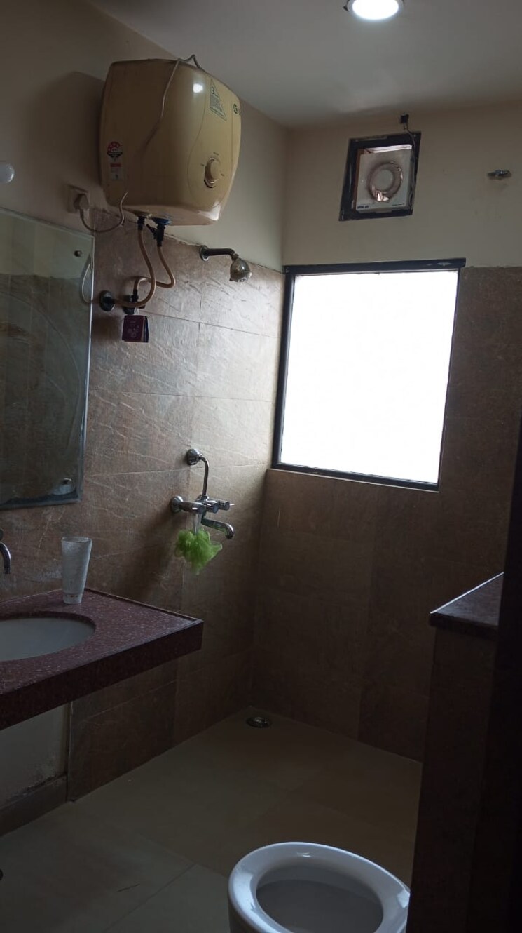 Bathroom, prateek-laurel 4 Bedroom 2100 Sq.Ft. Apartment In Sector 120 Noida 9710319