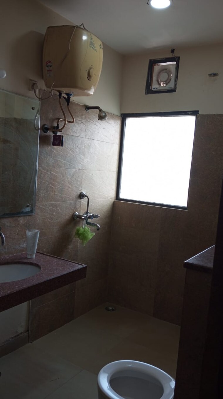 Bathroom, prateek-laurel 4 Bedroom 2100 Sq.Ft. Apartment In Sector 120 Noida 9710319