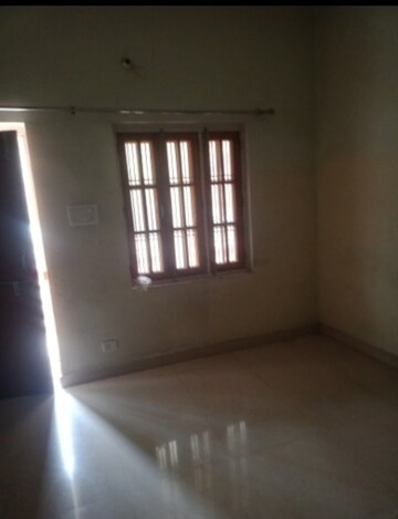 Room in 2 BHK Villa at Aliganj – for Rent
