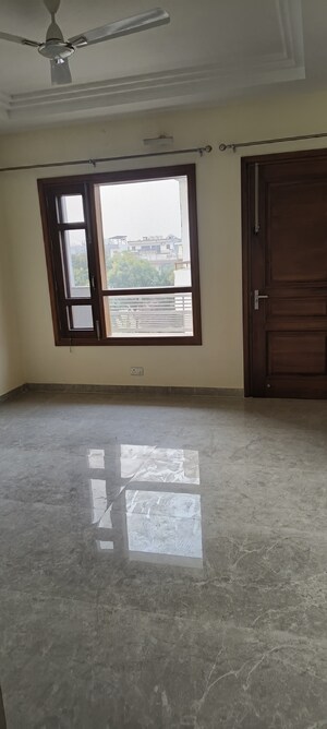 Room in 2.5 BHK Independent House at Sector 79 – for Rent