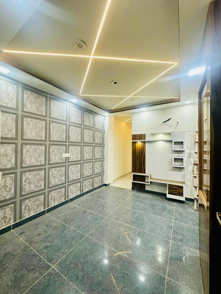 Living Room, dwarka mor 2 Bedroom 70 Sq.Yd. Builder Floor In Dwarka Mor Delhi 9710441