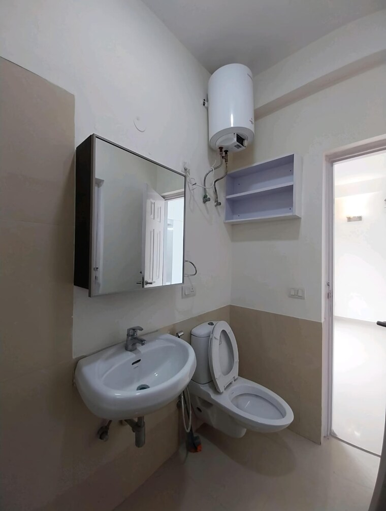 Bathroom, emaar-emerald-estate 3 Bedroom 1395 Sq.Ft. Apartment In Sector 65 Gurgaon 9710484