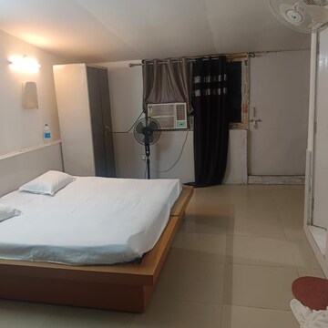 Bedroom in 1 RK Builder Floor at Paryavaran Complex – for Rent