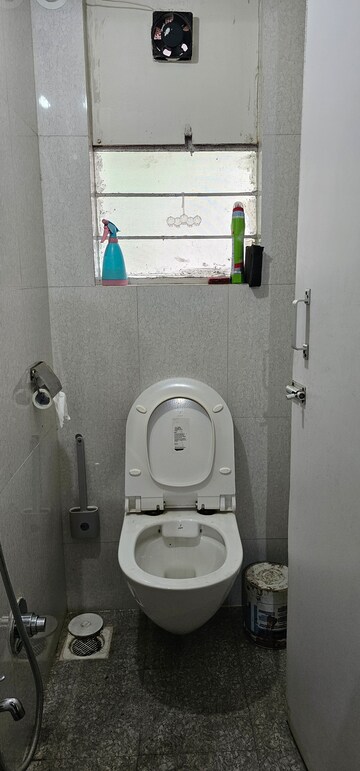 Bathroom in 1.5 BHK Apartment at Kothrud – for Rent