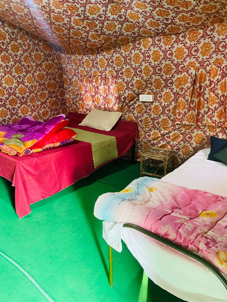 Room, vineet khand Pg For Boys & Girls In Vineet Khand 9710473