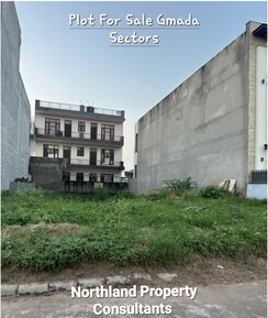 Plot For Sale in Sector 77