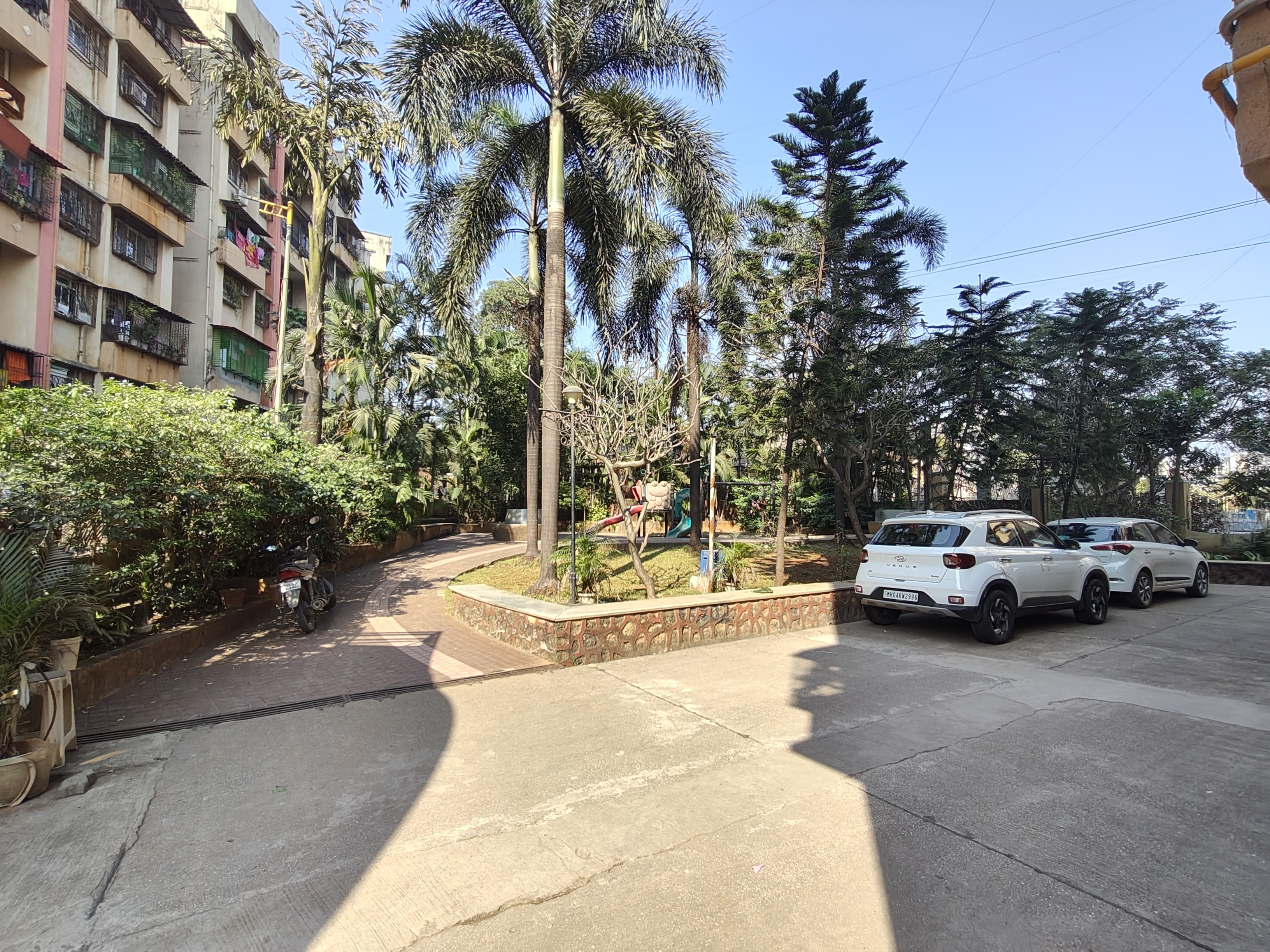 2 BHK Apartment For Rent in Motiram Royal Park