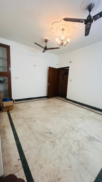 Room in 3 BHK Builder Floor at Malviya Nagar – for Rent