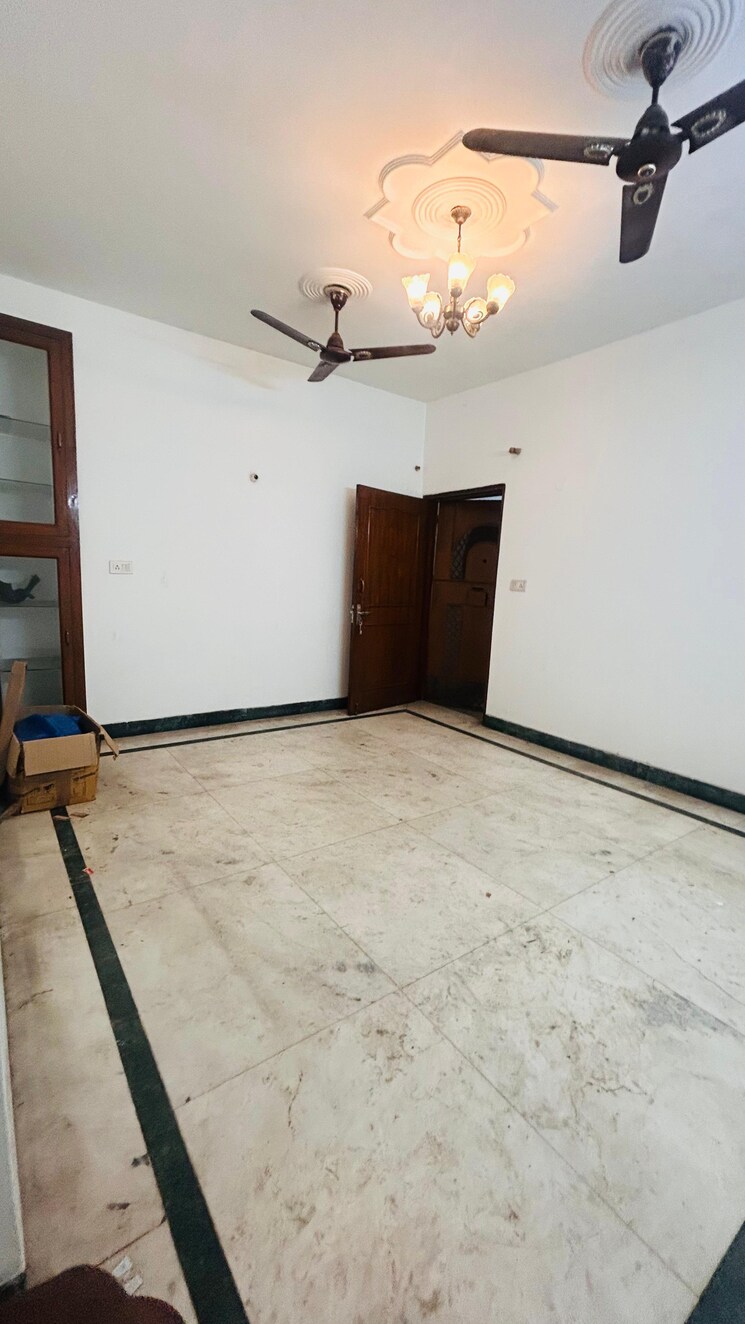 Room, malviya nagar 3 Bedroom 1500 Sq.Ft. Builder Floor In Malviya Nagar Delhi 9710615