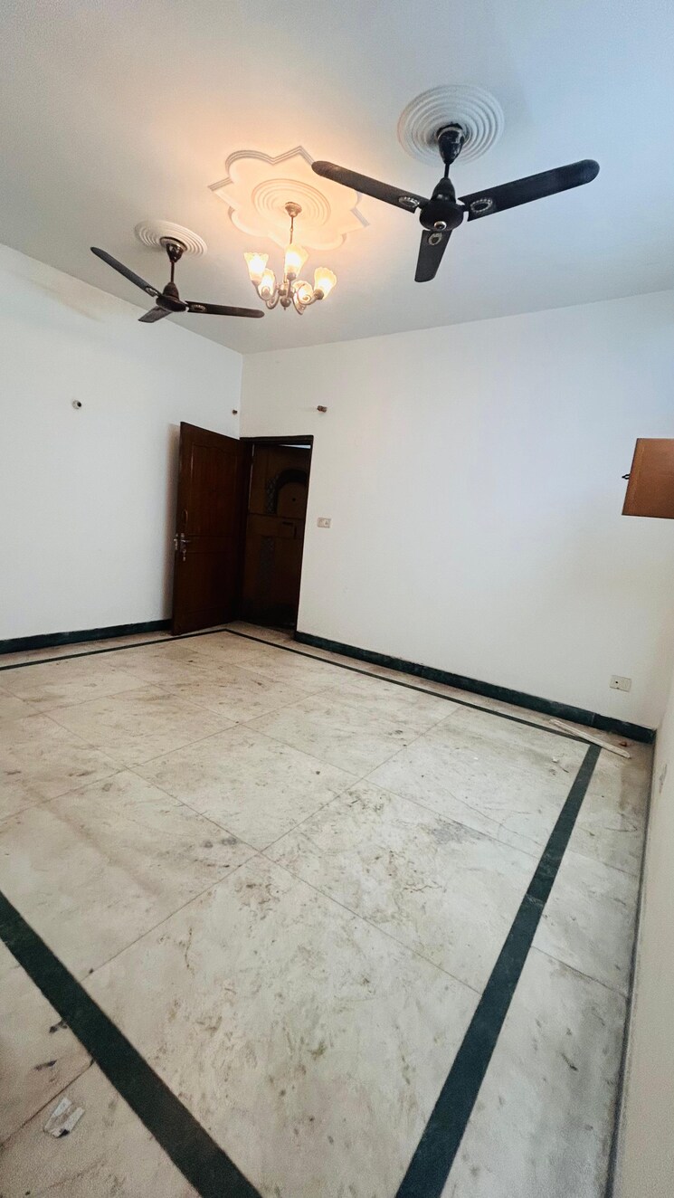 Room, malviya nagar 3 Bedroom 1500 Sq.Ft. Builder Floor In Malviya Nagar Delhi 9710615